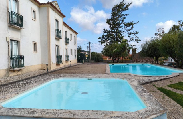 Refuge with swimming pool at the foot of the Serra de Montejunto