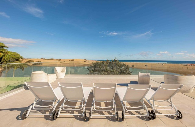 Refurbished sea front with Jacuzzi in MASPALOMAS