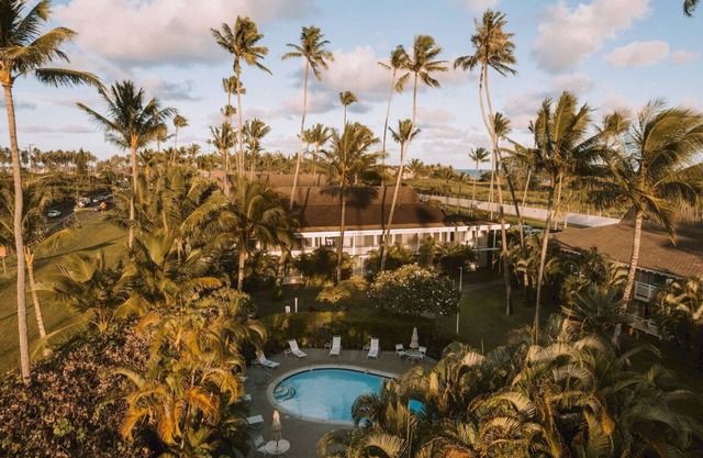 Relax and Recharge! 4 Pool View Suites! 3 Swimming Pool + Hot tub