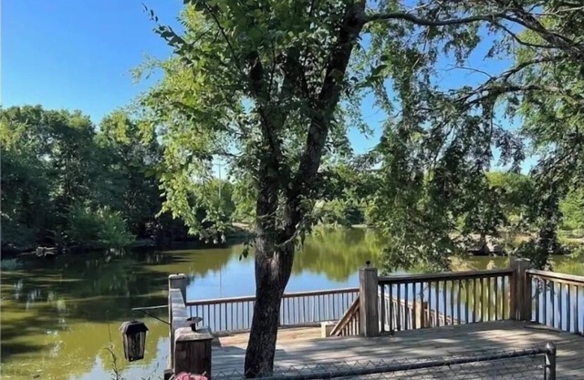 Relax at spacious 4 bedroom private lake home in Chaffee Crossing!