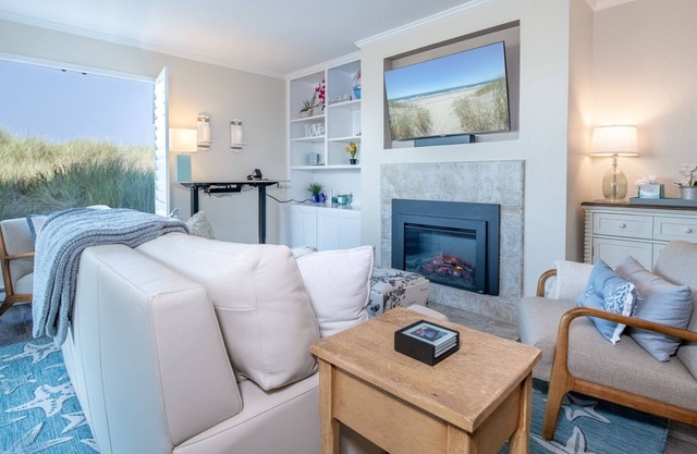 Relax by Monterey Bay, stay at our cozy Pajaro Dunes Condo