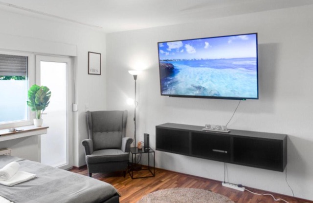 Relax Oasis with 65 SmartTV, Kitchen and Balcony