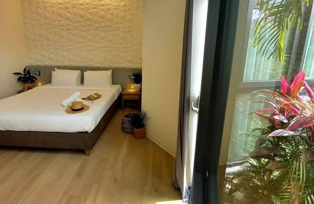 Relax, Swim & Shop – Marina Plaza Access in Cupecoy