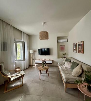 Relax under the mulberry tree