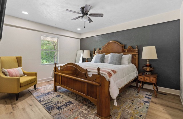 Relax with your family and friends at this peaceful place to stay. nn