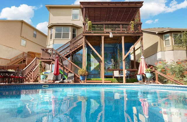 Relaxation & amazing views that will have you feeling like you’re in Paradise