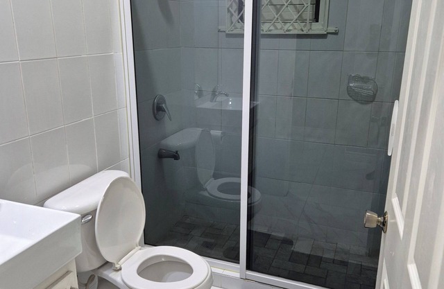 Relaxing 2-bedroom apartment in lovely New Kingston with AC, WiFi