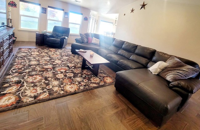 Relaxing 3BR Adventure Hideaway w/ Hot Tub