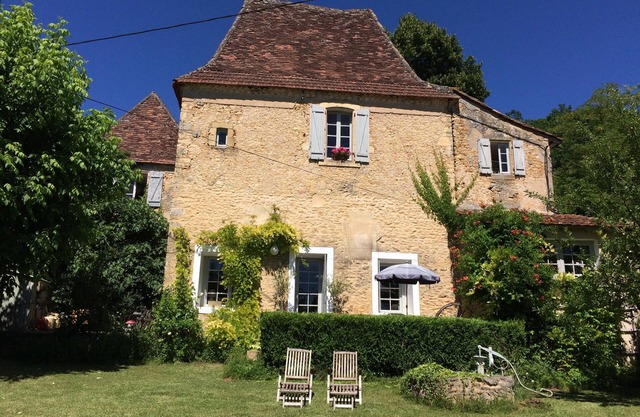 Relaxing accommodation in a 1610 house, in Tremolat in the Dordogne
