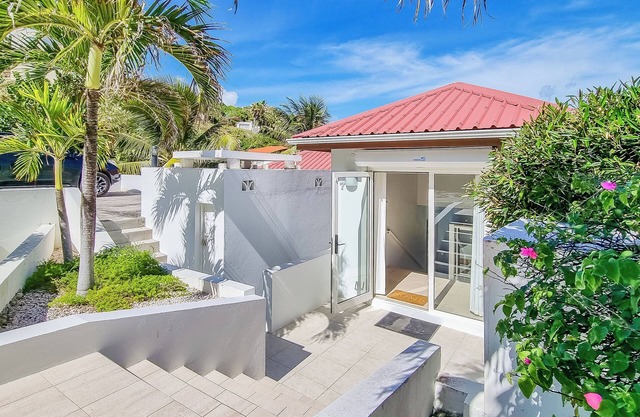 Relaxing Caribbean Vacation, Twin Palms, Dawn Beach Estates, Pool, AC, and WiFi