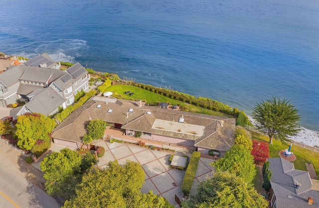 Relaxing Oceanfront Home near Beaches, Shopping, Dining, and Nightlife