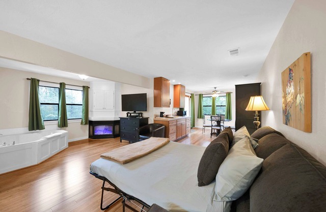 Relaxing Stay with Botanical Garden and Forest views!
