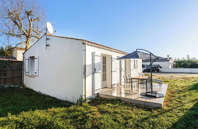 Reminette Holiday Home in St Georges d'Oléron - Terrace, Wi-Fi, and Air Conditioning