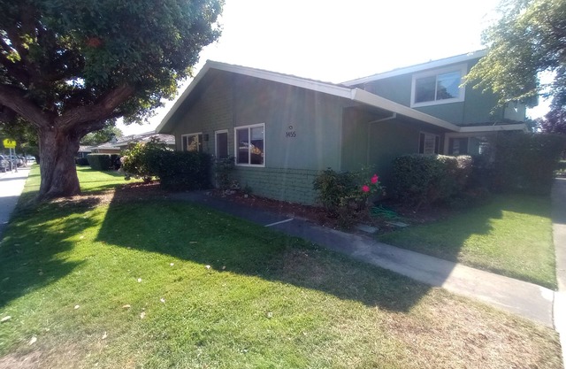 Remodeled Single Story condo near Capitola Village