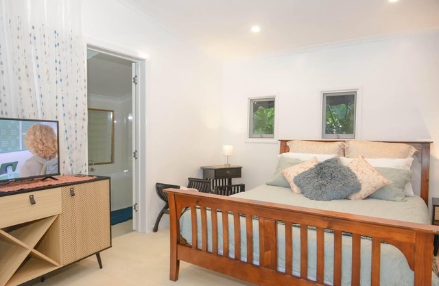 Renovated 2-Bed Cottage - Sleeps 4 - Free Parking