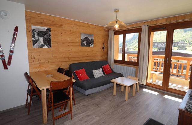 Renovated 2-Room Apartment, Balcony, WiFi, Near Slopes and Shops, Pet-Friendly