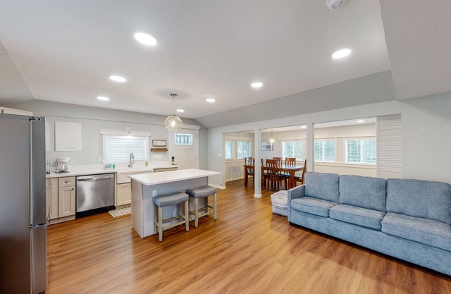 Renovated, dog-friendly cottage with a covered porch, deck, yard, & washer/dryer