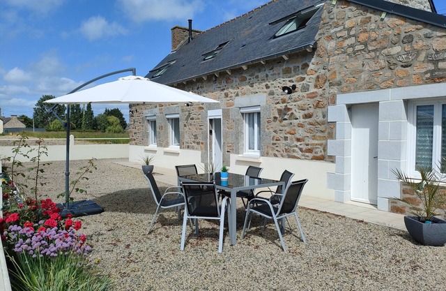 Renovated family cottage in the heart of a nature reserve, 300m from the GR34