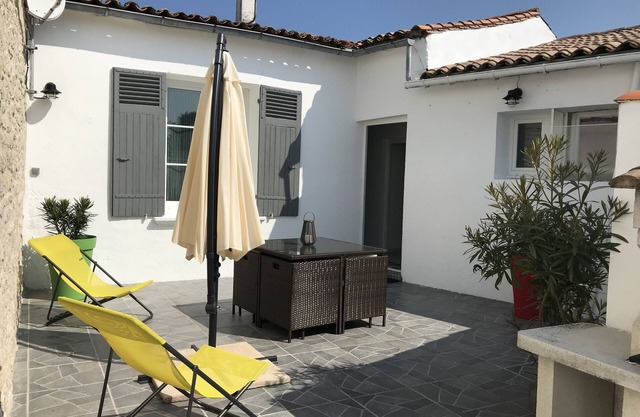 Renovated retreated house in the Center Village du Bois Plage in Ré