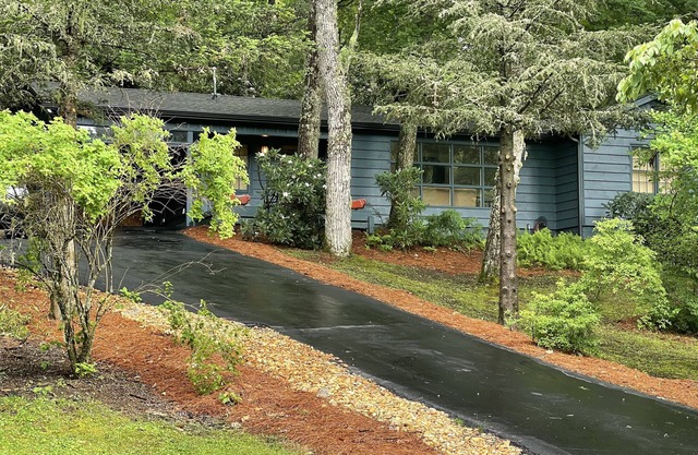 Renovated Highland’s cottage - private and 3 minutes from downtown!