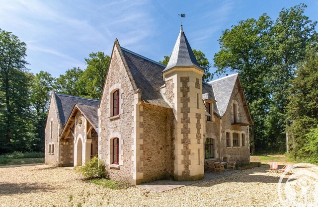 Renovated historic house with garden, pets allowed, parking - near Baugé