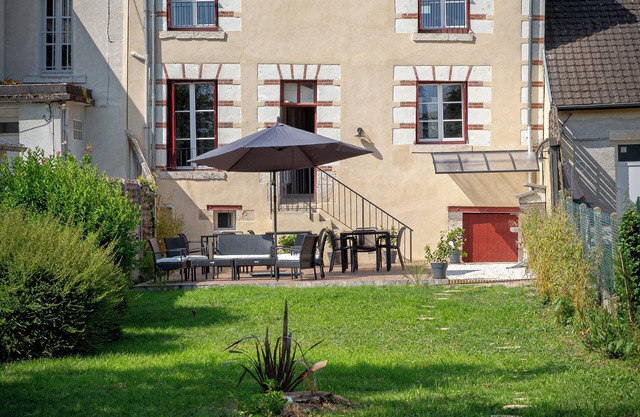 Renovated house 2025 on the banks of the Loire & large garden 6 bedrooms with private shower