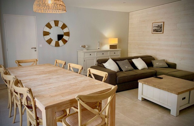 Renovated house with garage and terraces in Mèze