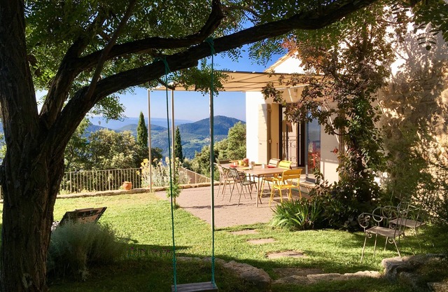 Renovated sheepfold in exceptional setting with private pool