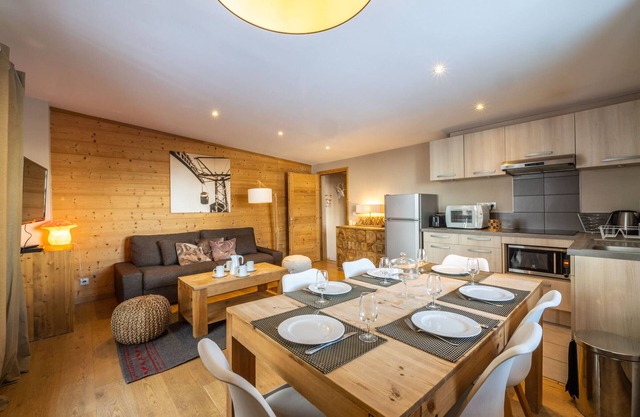 Renovated Ski-in/Ski-out Apartment with Balcony, WiFi, and Stunning Views in Tignes Center