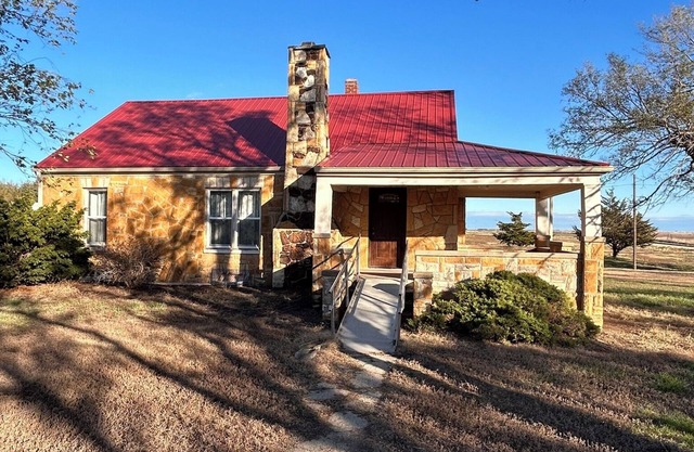 Renovated stone farmhouse- Quiet Country Stay