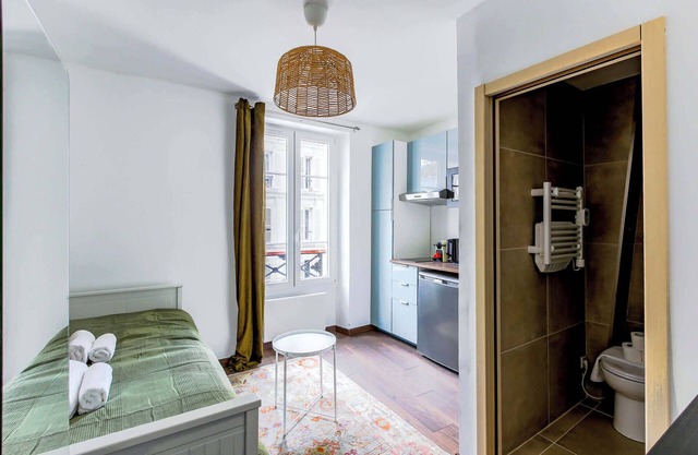 Renovated studio 2 pers Bastille/Oberkampf A/C