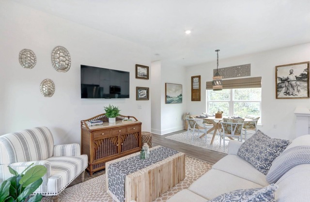 Renovated with Water View - 5 min to SAV - 15 to Beach by Lucky Savannah