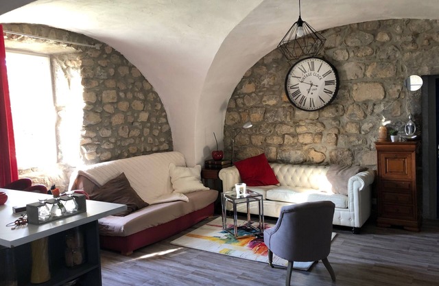 Rent apartment in the old mas of 1856.