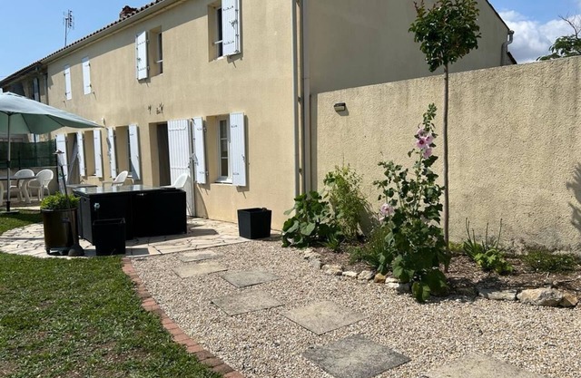 Rent charentaise house,