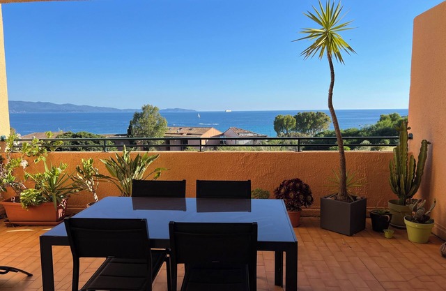 Rent Large furnished F1 sea view - route des Sanguinaires in Ajaccio