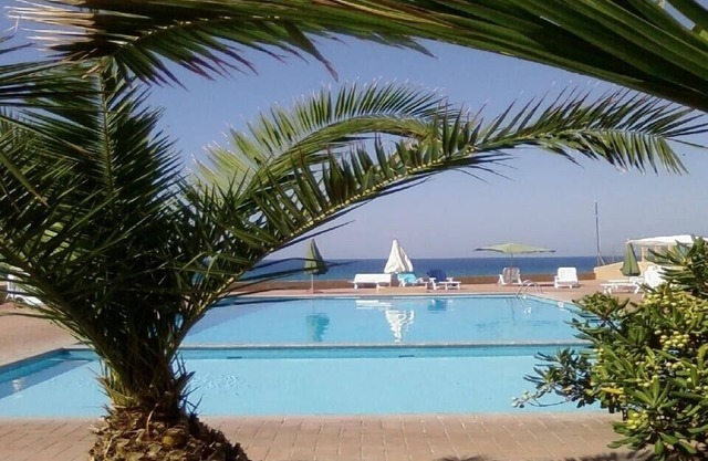 Residence 50 m from the beach with private access, 2 swimming pools