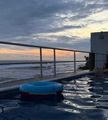 Residence in La Libertad - CR Beach