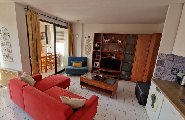 Residence near Marina Port Argeles A/C - 5 mins walk from beach. Pet friendly