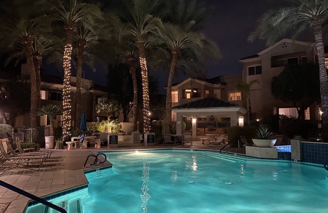 Resort-style 2 bedroom/2 bathroom main floor condo. Fantastic location!