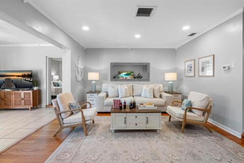 Resort-Style Heated Pool Home - 5 Mins to Beaches