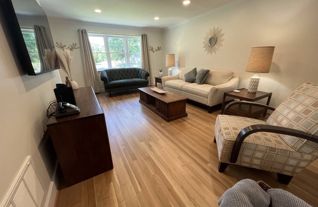 Restful Mid-Mod in the heart of Hickory