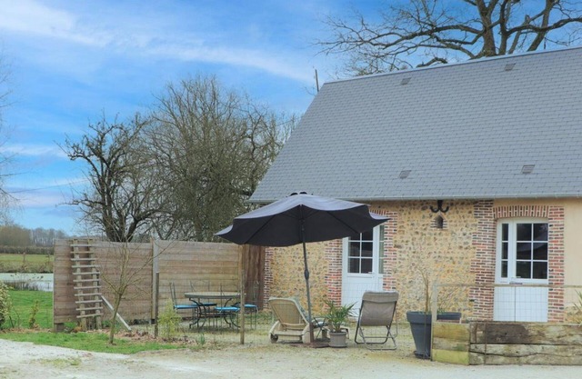 Restored country house with pets allowed and WiFi in tranquil equestrian setting