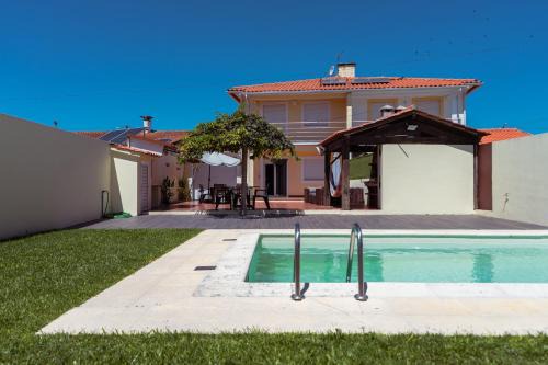 Retiro da Atafona Beach Pool House Yellow