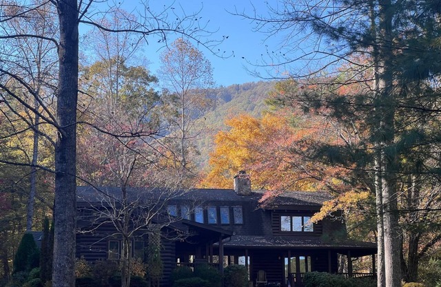 Retreat in Blue Ridge Mountains on private lake