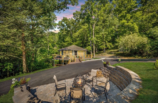 Retreat in Bristol TN close to Bristol Motor Speedway and South Holston Lake