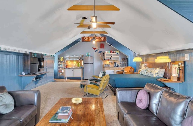 Retro Loft | Walk-in Shower | Pool & Balcony