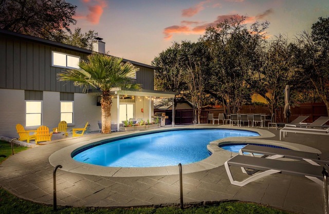 Retro Luxury Oasis: Pool, Spa & Game Rooms