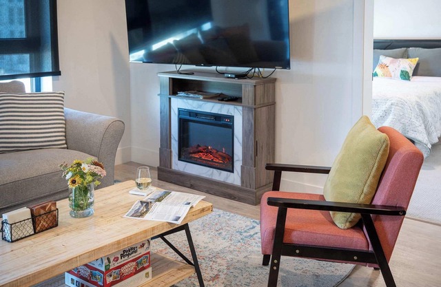 Revytalize - Cozy 3 Bedroom Condo