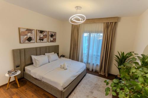 Rich CFC home 2BR with Garden