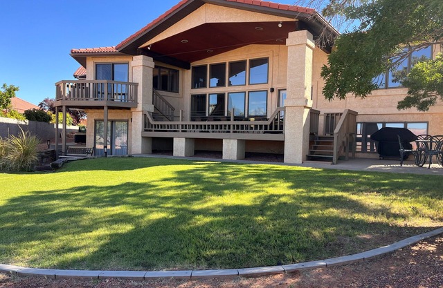 Rimview Lake Powell Home-Stunning views and a spacious family friendly home!